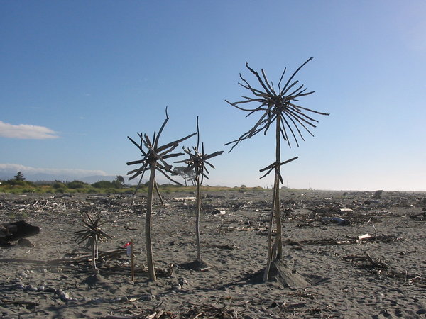 Beach Sculpture: Beach sculpture in Hokitika, New Zealand