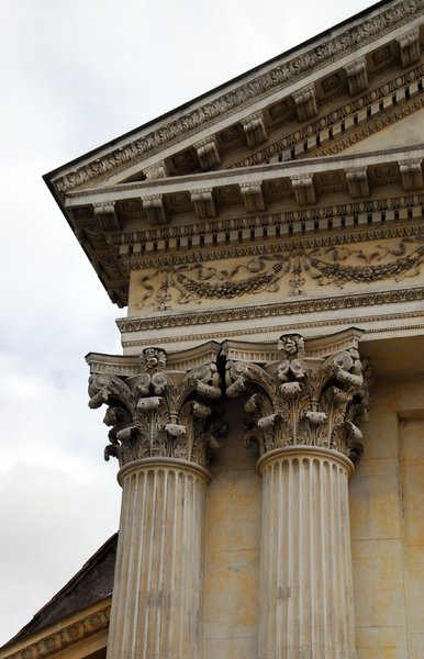 capitel: No description