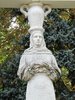 statue